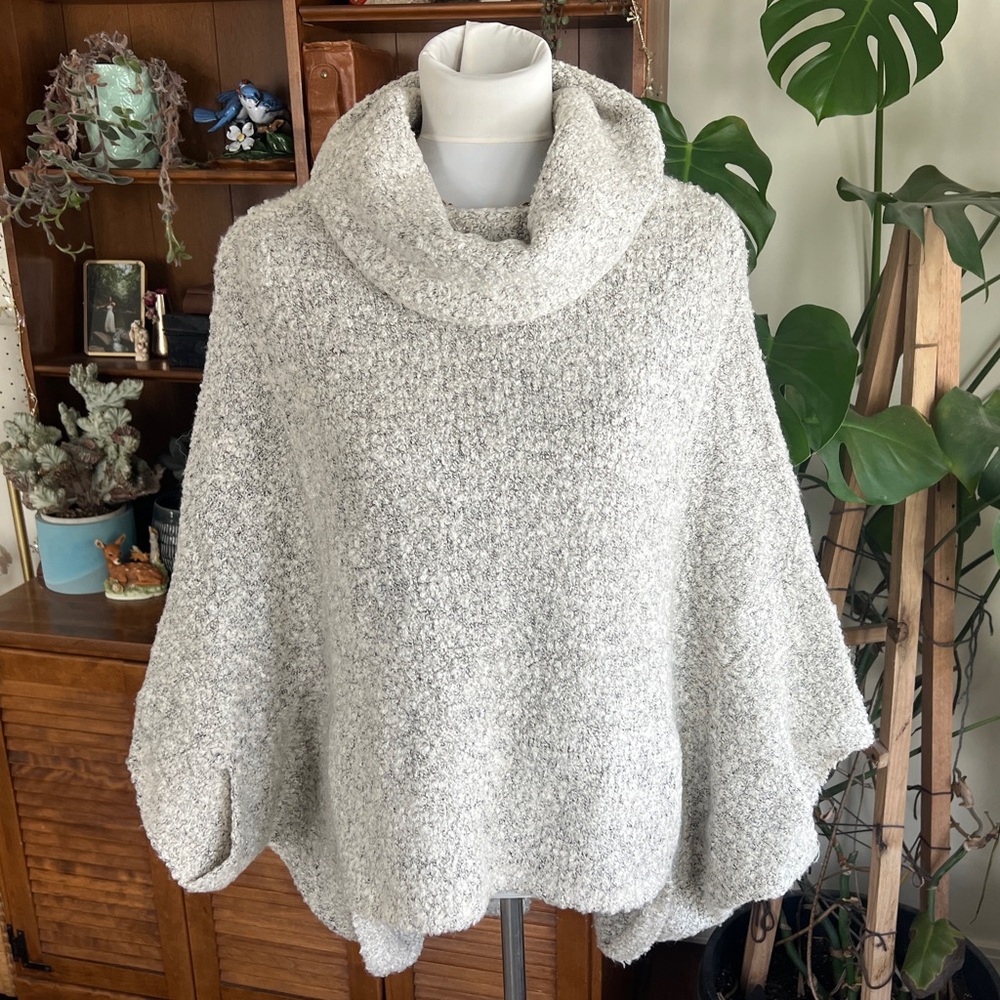 Bishop + Young Boucle Textured Cozy Cream/Gray Cowl Oversized Sweater Poncho M/L